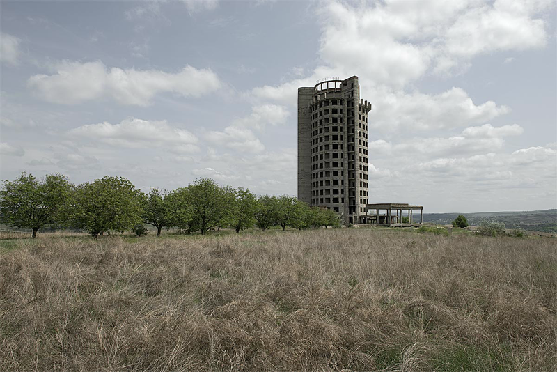 Illustration for article titled The Eerie Ruins of 11 Abandoned Hotels